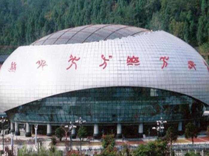 绥化体育中心球形网架加工安装